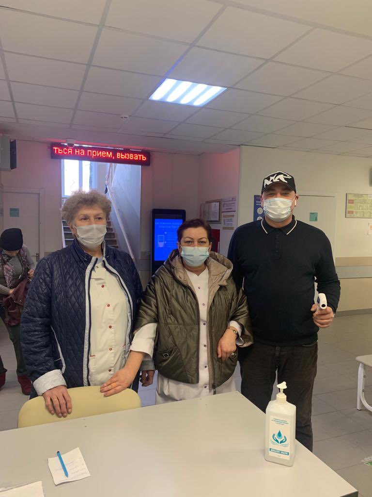 В рамках волонтерской деятельности и акции «Добрые дела» местное отделение Партии «Единая Россия» продолжает оказывать помощь медикам.

#ЕдинаяРоссия #Подмосковье
#ДобрыеделаЧехов
#Главаокруга  
#Секретарьместногоотделенияпартии
#ГригорийАртамонов
#Депутат