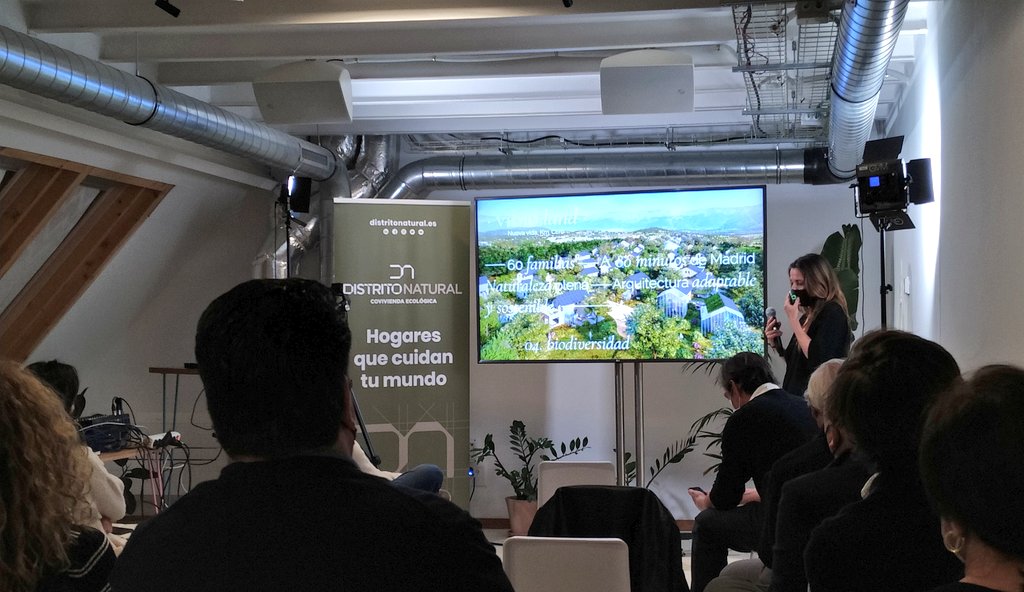 MauriOB's tweet photo. Ayer en la presentación de #DistritoNatural de la mano de @sAtt_arq y el saber hacer del equipo de @inaki_satt, vi una arquitectura cercana, humana y sostenible! donde la con la confianza comunitaria es la clave 💪🏽 #Entrepatios. Van a por un nuevo proyecto 👉🏽👁 en @LaBolsaSocial https://t.co/m3GrMUcAwJ