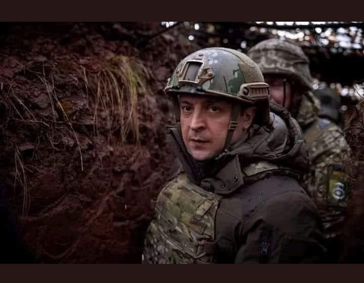 _Imaqib_'s tweet photo. A true leader, a strong leader.This is the President of Ukraine.
He has put on a military uniform to join Ukrainian troops in fighting to protect the Ukrainian homeland.
Love &amp; Respect #UkraineRussia
#russianinvasion 
#WWIII https://t.co/2jpxXARt3V