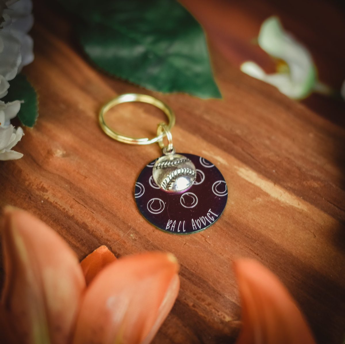 Wait hold up, I can post a link on Twitter?? You mean I can allow people to find and access my products really easily from a post?! I find this feature pretty epic if I do say so myself.

Our best selling Ball Addict Tag, buy below:
thehappypawscompany.uk/product/ball-a…

#dogtwittercommunity