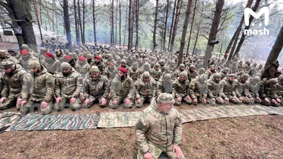 Müslüman Çeçen savaşçıları Rusya adına savaşmaları için Ukrayna'ya tekbirlerle göndermek nasıl bir uşaklıktır?