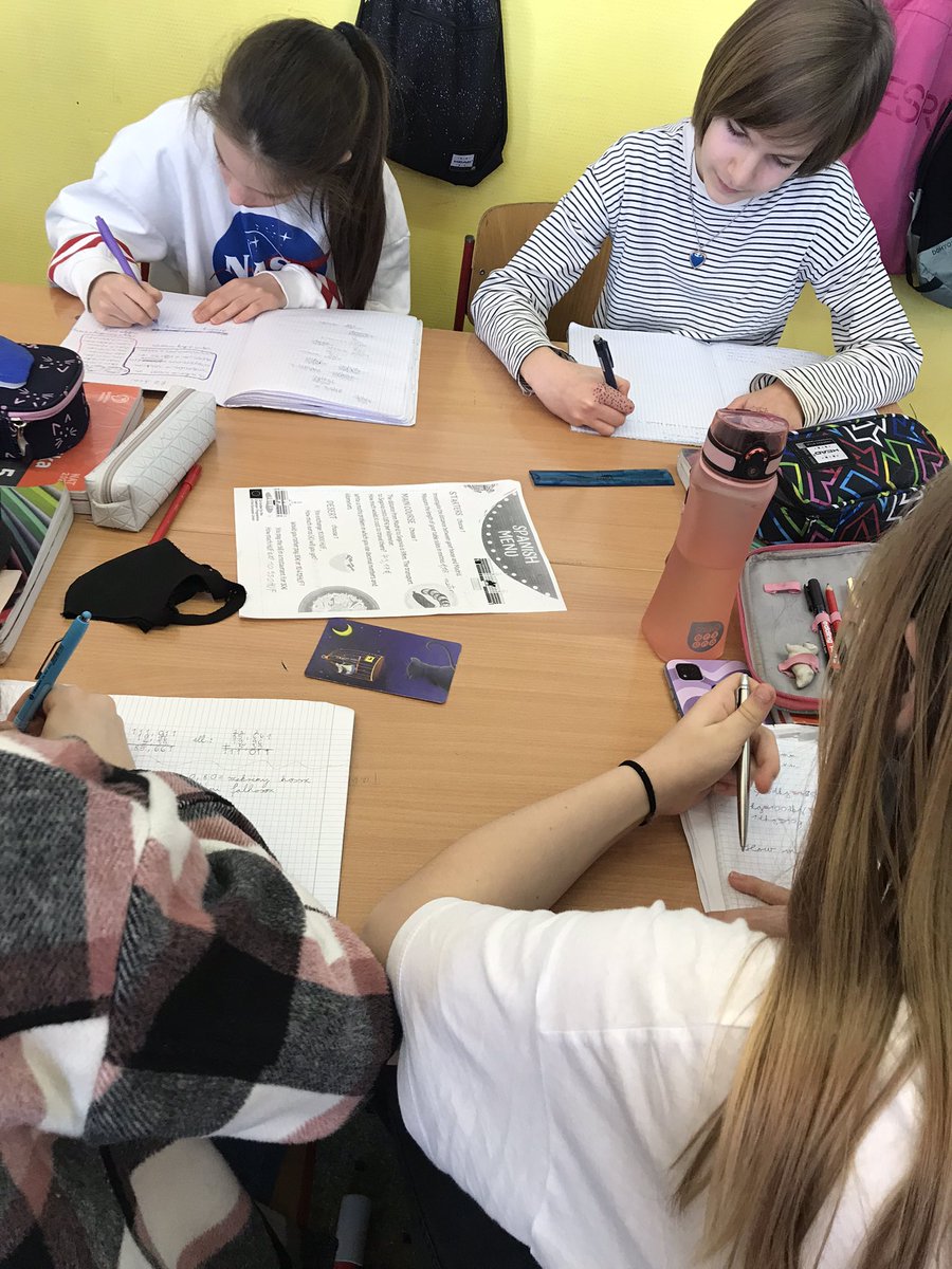 rsmiriam's tweet photo. Enseñando a trabajar con 🍴Menús de Aprendizaje en 💯matemáticas. El gran poder de la elección de los alumnos @sepiegob @cracamposc #ErasmusPlus @EUErasmusPlus #CRACCaroundEurope #learningmenu @educacyl https://t.co/OntuOdrnis