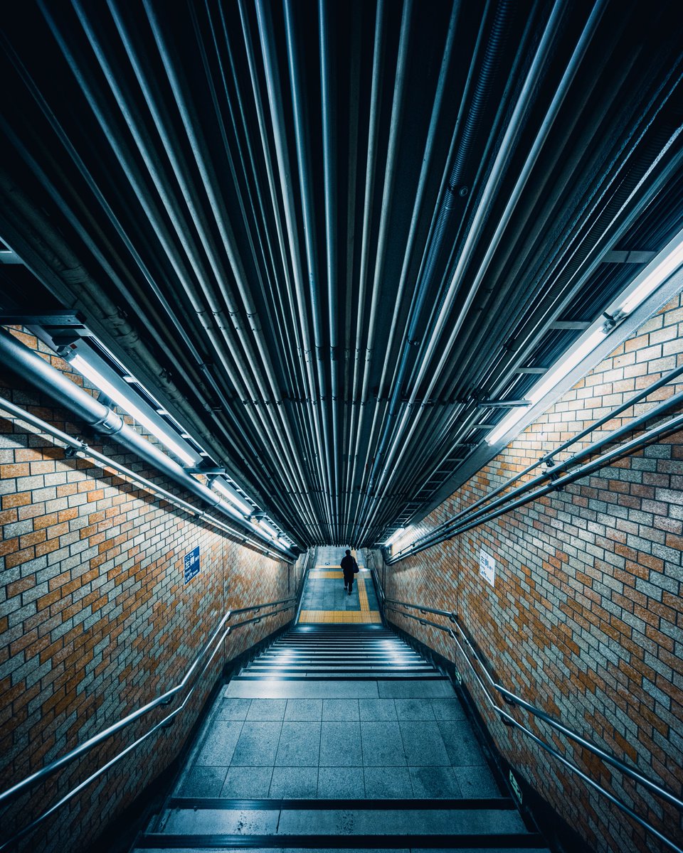 mitttta61's tweet image. 吸い込まれそうな地下階段