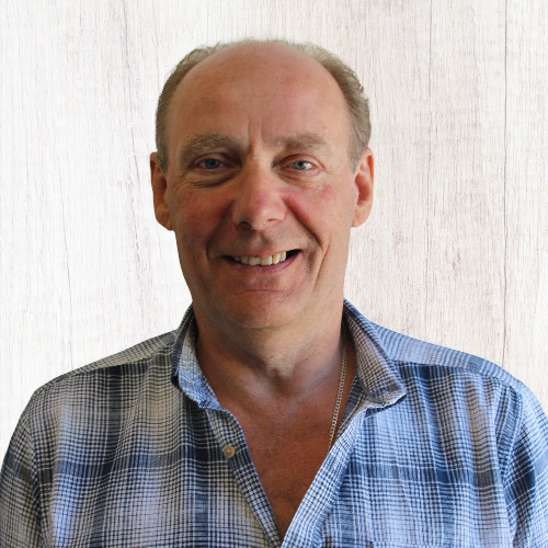 Creative_repro's tweet photo. Meet the CreativeRepro Team! We are very much a family business and at our heart is Neil. He has over 40 years in the print industry and he began his career as an apprentice printer. He founded CreativeRepro in 2014 and runs it with his son Ben and two daughters Sophie and Jemma https://t.co/eGLKiue6Gr