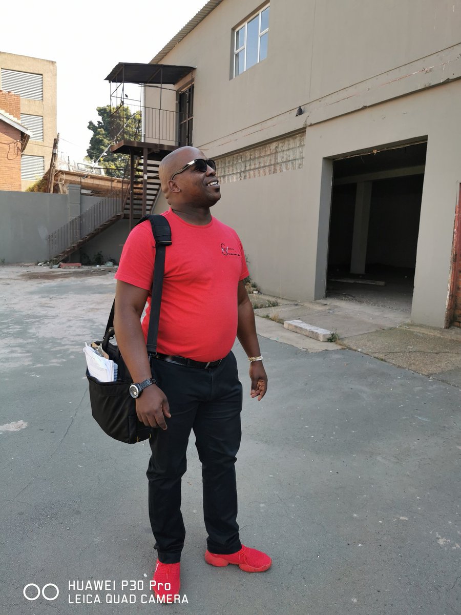 Sithembiso17's tweet photo. @EFFSouthAfrica We are a RED sea... NO fear NO Surrender... #Undrground force.. ❤️🖤 https://t.co/BUYxLRrvEE