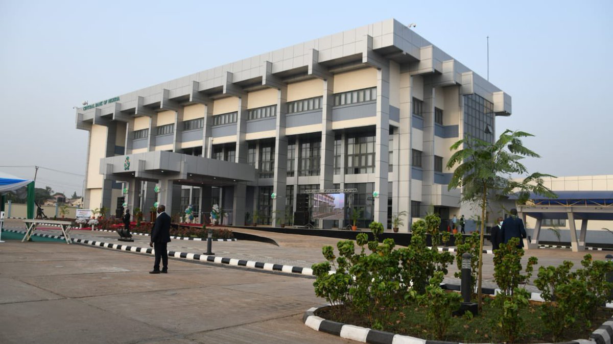 cenbank's tweet photo. Lafia office will work on delivering the dividends of the Anchor Borrowers Programme and other initiatives of the CBN to the people of Nasarawa State. #Emefiele https://t.co/dWaQjyaxg6