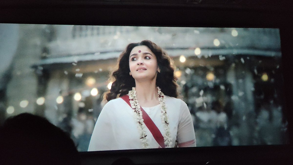 Arunima (@_your_honeybee_) on Twitter photo Typical SLB Film with Aesthetic Woman❤️
Soo beautiful & worth watching. Have never seen her before like this , all elegance in those eyes..Pure & Bold Alia Bhatt 🌹
#FDFS #GangubaiKathiawadi #Gangubai #AliaBhatt <a href="/aliaa08/">Alia Bhatt</a> #Review Typical SLB Film with Aesthetic Woman❤️
Soo beautiful & worth watching. Have never seen her before like this , all elegance in those eyes..Pure & Bold Alia Bhatt 🌹
#FDFS #GangubaiKathiawadi #Gangubai #AliaBhatt <a href="/aliaa08/">Alia Bhatt</a> #Review
