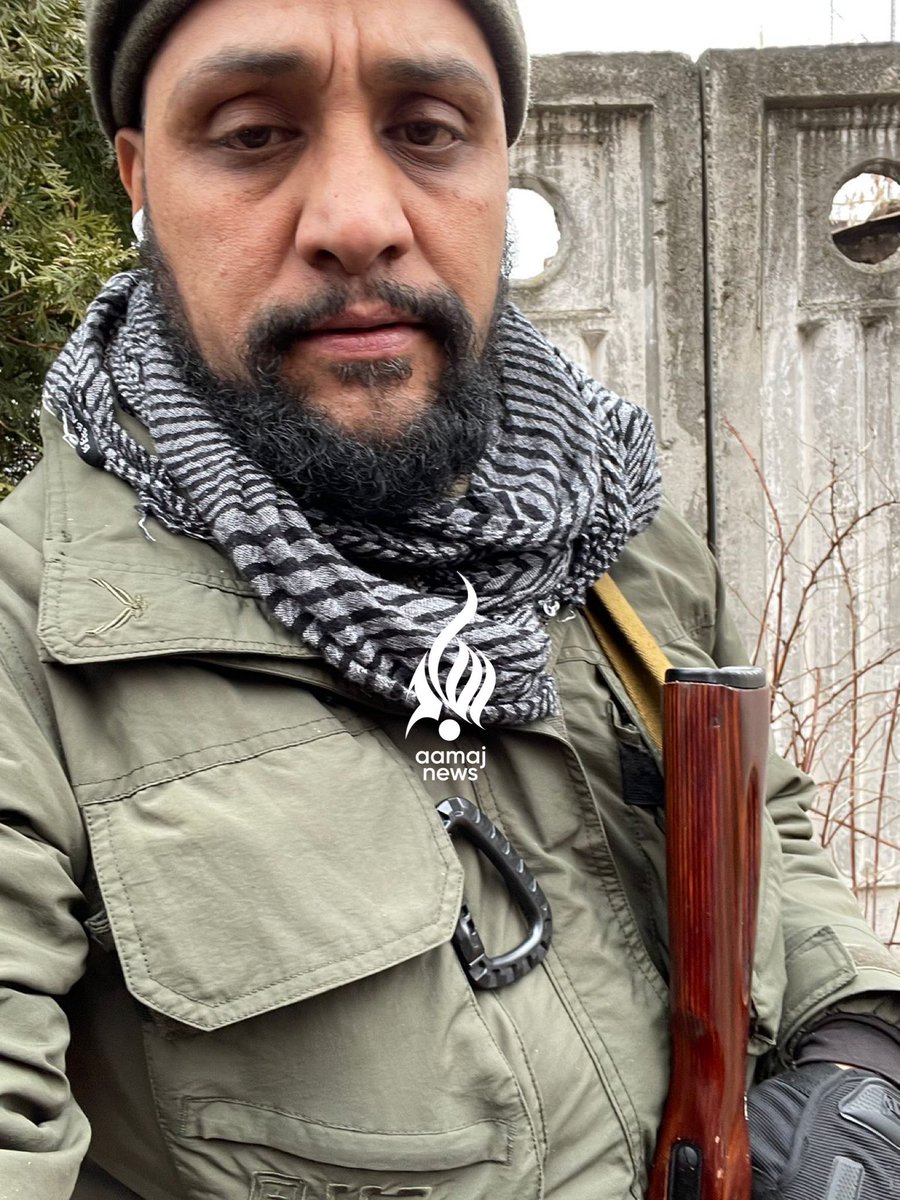 realRabiaSadat's tweet image. First Afghan fighter on the Ukraine frontline

Jalal says to Aamaj that he’s going to sacrifice himself for the people of Ukraine. He says “Maybe I will die, but I want that history to remember me as a freedom fighter.”
#aamajnews #Ukraine #Russia