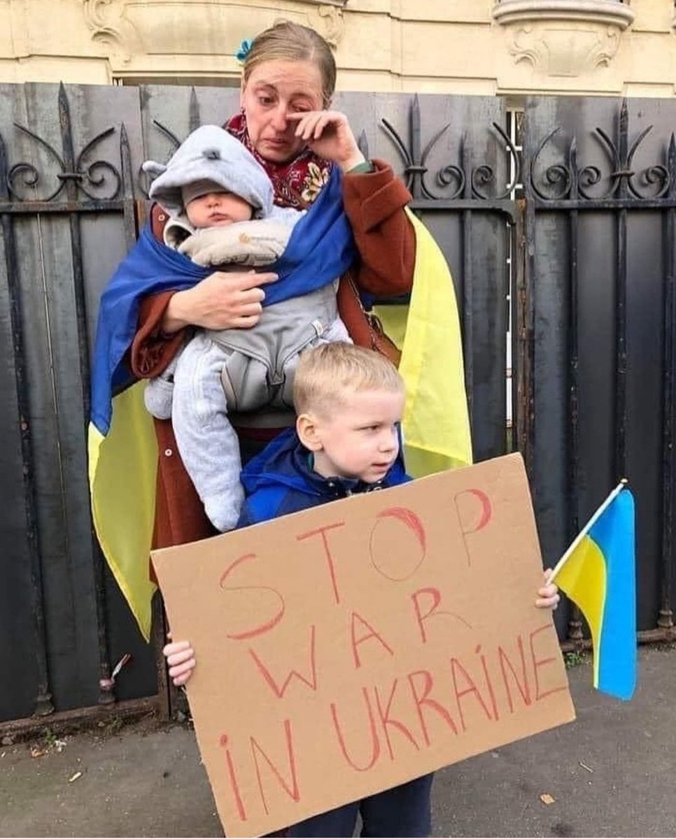 beingburak's tweet photo. Two pictures different coverage
#RussiaUkraineConflict 
#worldwar3 https://t.co/9DMZ9gIi6y