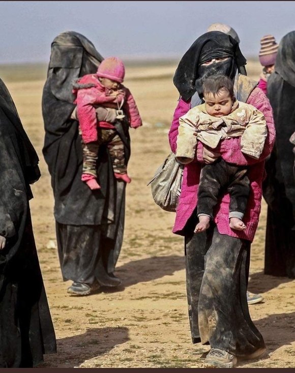 beingburak's tweet photo. Two pictures different coverage
#RussiaUkraineConflict 
#worldwar3 https://t.co/9DMZ9gIi6y