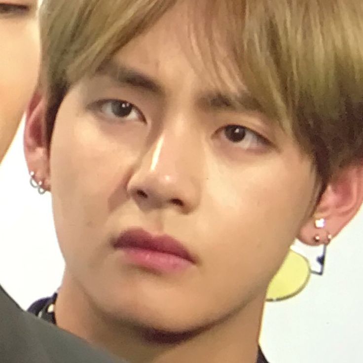 Смешные айдолы. Лицо k pop. Лицо k pop. Джин бтс маска на лицо. Чанель ехо 2021.