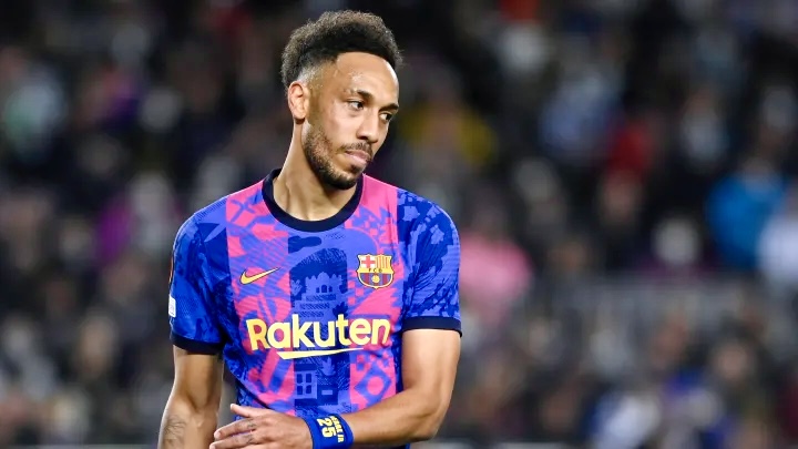 BarcaUniversal's tweet photo. If Barça cannot sign Erling Haaland, they will bring a young striker to compete with Aubameyang, who would remain the starter in theory. 

— @sport https://t.co/x3H9zzgBK4