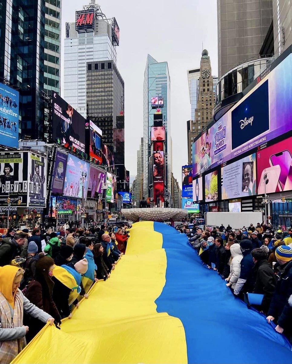 abhijitmajumder's tweet photo. America, the great superpower, is fighting this war on the streets of New York. #UkraineRussia https://t.co/SNqfdq4F1c
