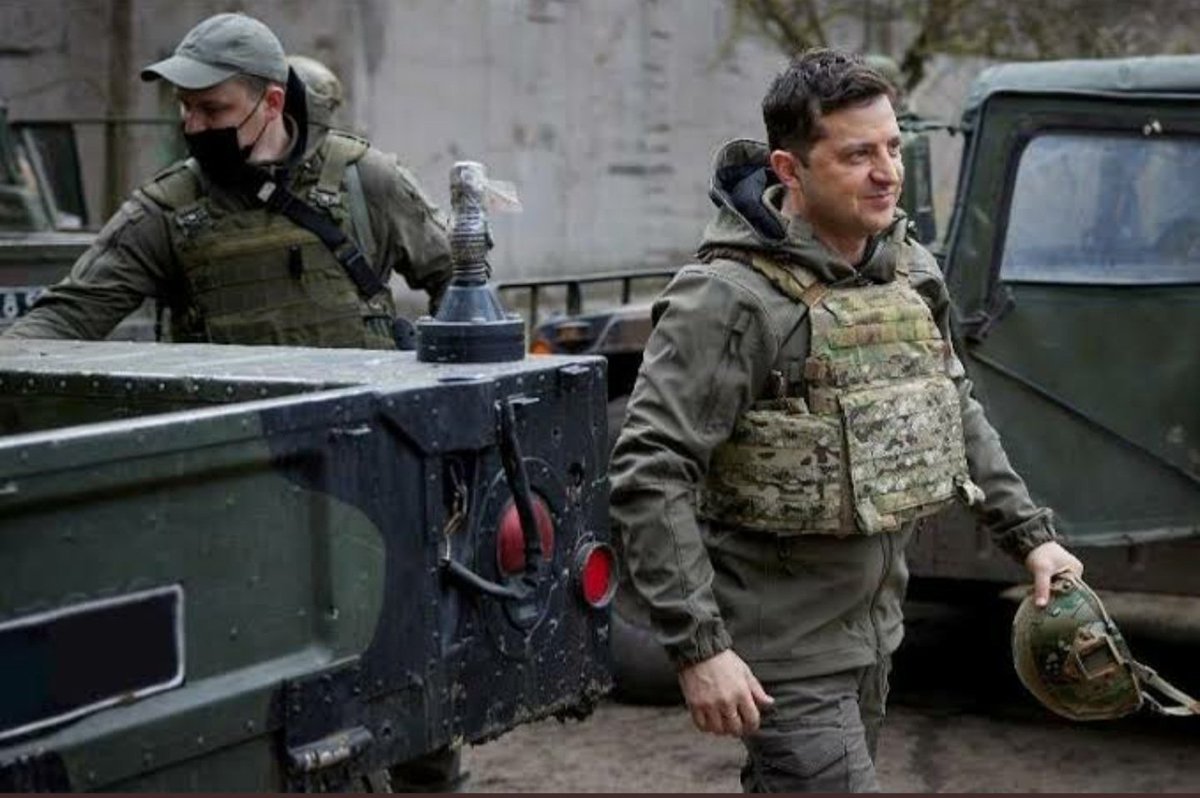 mbeyazay's tweet photo. #Zelenskiy yalniz ama yıllardır görmediğimiz onurlu bir komutan. https://t.co/JrteT5fgzb