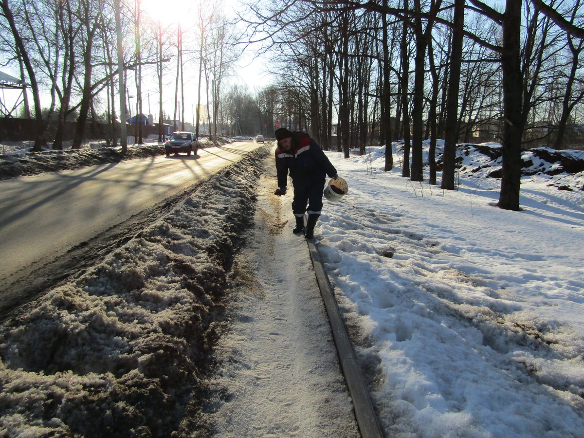 Medvenskoe's tweet photo. @Tularegion71 @TU_Proletarsky обработка песко-соляной смесью пешеходной дорожки, ул. Парковая п. Молодежный https://t.co/BttwIALHRe