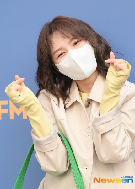 sswexplore's tweet photo. [ARTICLES] #WENDY arrival at SBS Building for tonight's Youngstreet 

1. https://t.co/qp249D8mua
2. https://t.co/vydPkJwydp
3. https://t.co/YeP5iMaNSp
4. https://t.co/LzmXETbE78
5. https://t.co/nn6xFuzEeo

#웬디 #웬디의영스트리트 @RVsmtown https://t.co/J3Wrdg0xbs