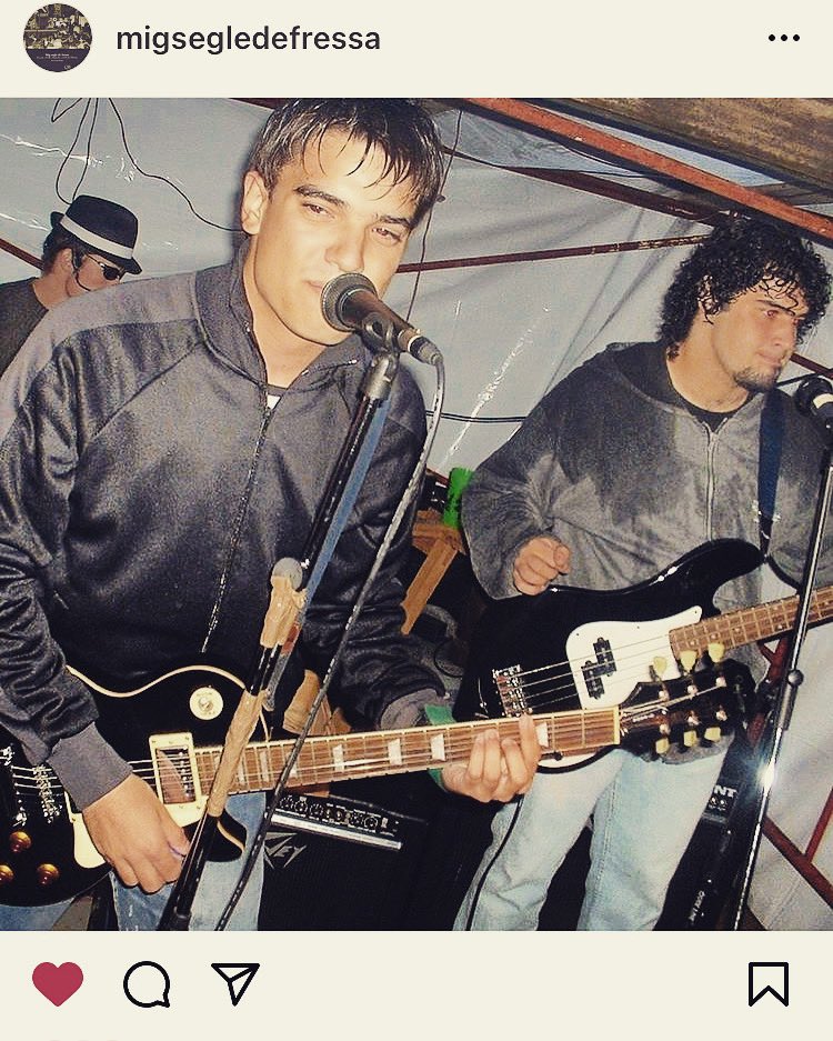 De quan erem punkis i tocàvem quan es suspenien els concerts per pluja a l’escenari de barrakes. Sort de l’ <a href="/EloiCamps/">Eloi Camps Durban</a> que ens treu la naftalina de sobre i ens deixa bé! 🎸 Rural Punk Rock!