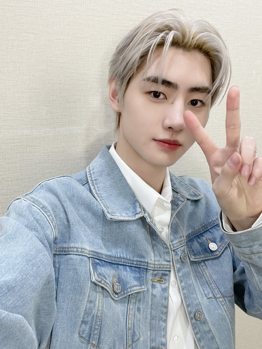 привет котейкин 😭🤚🏻