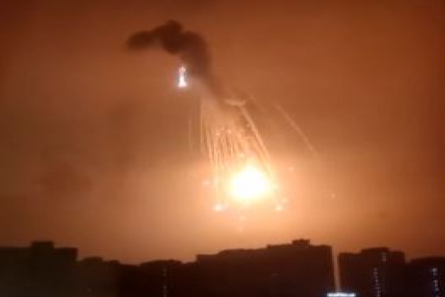 точка у донецк 2022. почему сбивают ракеты над городом. над городом. циркон ракета взрыв. след от ракеты в небе.