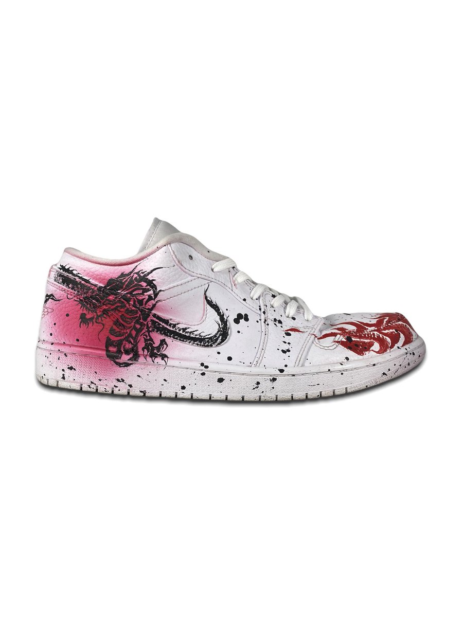 ainooooto's tweet photo. NIKE Air Jordan 🏀
#スニーカーカスタマイズ 
#customize 👟👟

#書道アート https://t.co/SjC6zbCM5Z