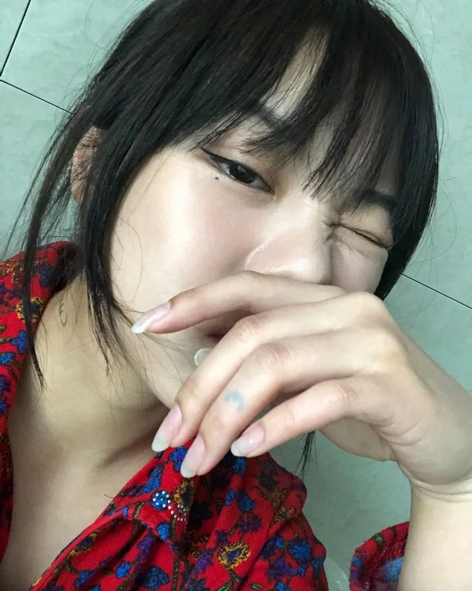 wheeix's tweet photo. wheein is back to black hair https://t.co/efMPqTypPs