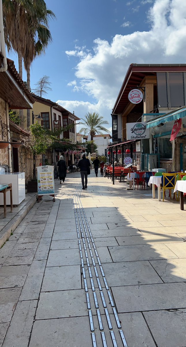 lola_lechi's tweet photo. كاليتشي (بالتركية: Kaleiçi) تقع في قلب مدينة انطاليا و تسمى أيضاً بـ انطاليا القديمة تمثل الإرث التاريخي المليئ بالاثار الرومانية والبيزنطية والسلجوقية واخرها العثمانية وتشرف على الجزء الشرقي لمدينة انطاليا على ساحل البحر الابيض المتوسط. https://t.co/O4nBojY4jB