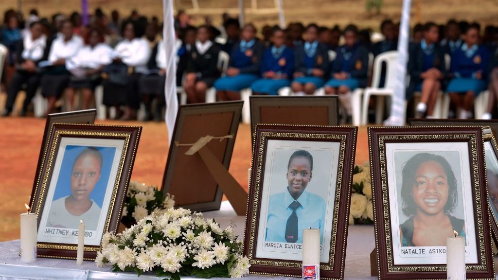 BBCAfrica's tweet photo. A Kenyan schoolgirl who set her dormitory alight in 2017, causing a fire that killed nine students, has been sentenced to five years in jail.
🔗 https://t.co/lv0sAUMxsq | #BBCAfricaLive https://t.co/XLmpU6C2Aj