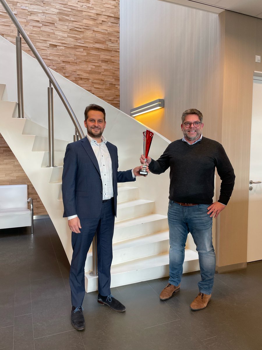 .<a href="/EMHAbv/">EMHA</a> winnaar BV Ambacht bokaal! 
Maandag 21 februari was er een feestelijk moment voor Emha B.V. André Flach, lijsttrekker van de SGP-Christenunie reikte de BV Ambacht bokaal 2022 uit aan de directeur van Emha, Marco van ‘t Geloof. Lees hier verder:👉 
h-i-ambacht.sgp-christenunie.nl/blog/2022/02/2…