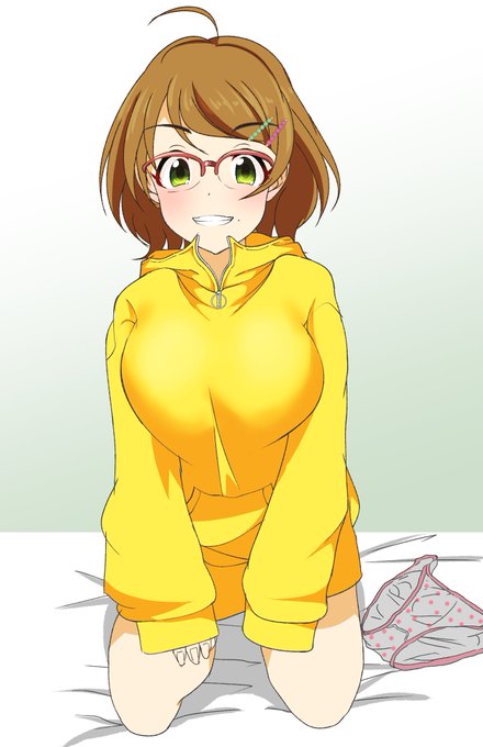 亜子ちゃんの真っ黄色パーカー結構好き 