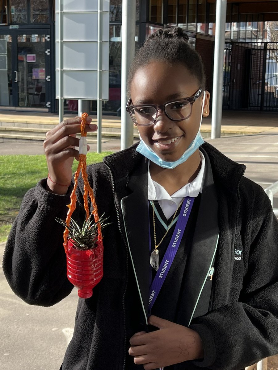 stemhsg's tweet image. Adrianna 7 A showing her skills of thinking out of the box with her plant holder design! Wow @stemhsg @HornseySchool #