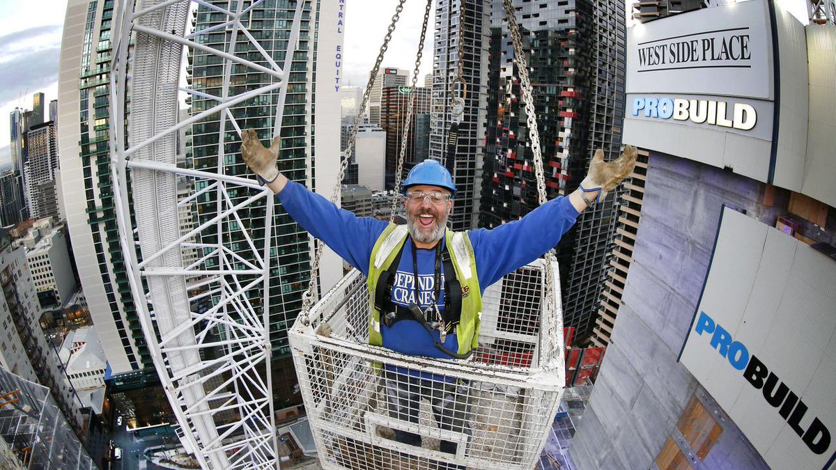 Gonchigsumlaa_S's tweet image. #Probuild гээд Австралийн томоохон барилгын компани үүдээ барьж байна. Тэр компанийг нь Хятадууд худалдаж авья гэхэд Австралийн ЗГ зөвшөөрсөнгүй.. Учир нь тэд мужийн цагдаагийн газрийн байрыг барьсан юм байна! Аюулгүй байдал энэ тэр дээрээ ингэж л анхаардаг юм байна!