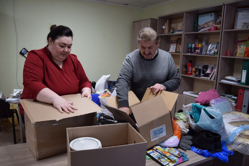 Члены Молодежного парламента принимают участие в сборе гуманитарной помощи для эвакуированных граждан Донбасса. 
dumahmao.ru/?ELEMENT_ID=69…