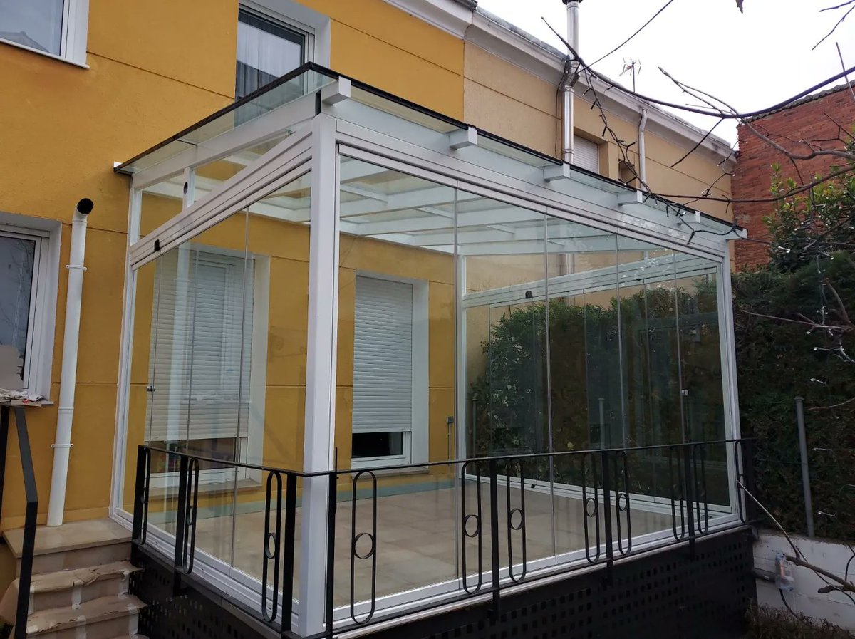 Levidrio's tweet photo. [Proyecto] Cerramiento de porche con cortinas de vidrio #Extendglass en vivienda unifamiliar.

#AmpliamosTuEspacioVital #leonesp https://t.co/0PKSeFb4lW