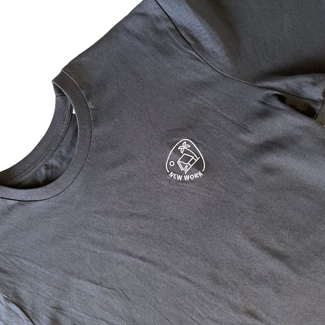 NewWork_es's tweet image. Our new t-shirts have just arrived! Minimalist, eco-responsible and stylish, we love them! 😍 The illustration represents the barraca Valencia, an emblematic symbol of Valencia!
#forabetterworkinglife #newwork #newwork_vlc