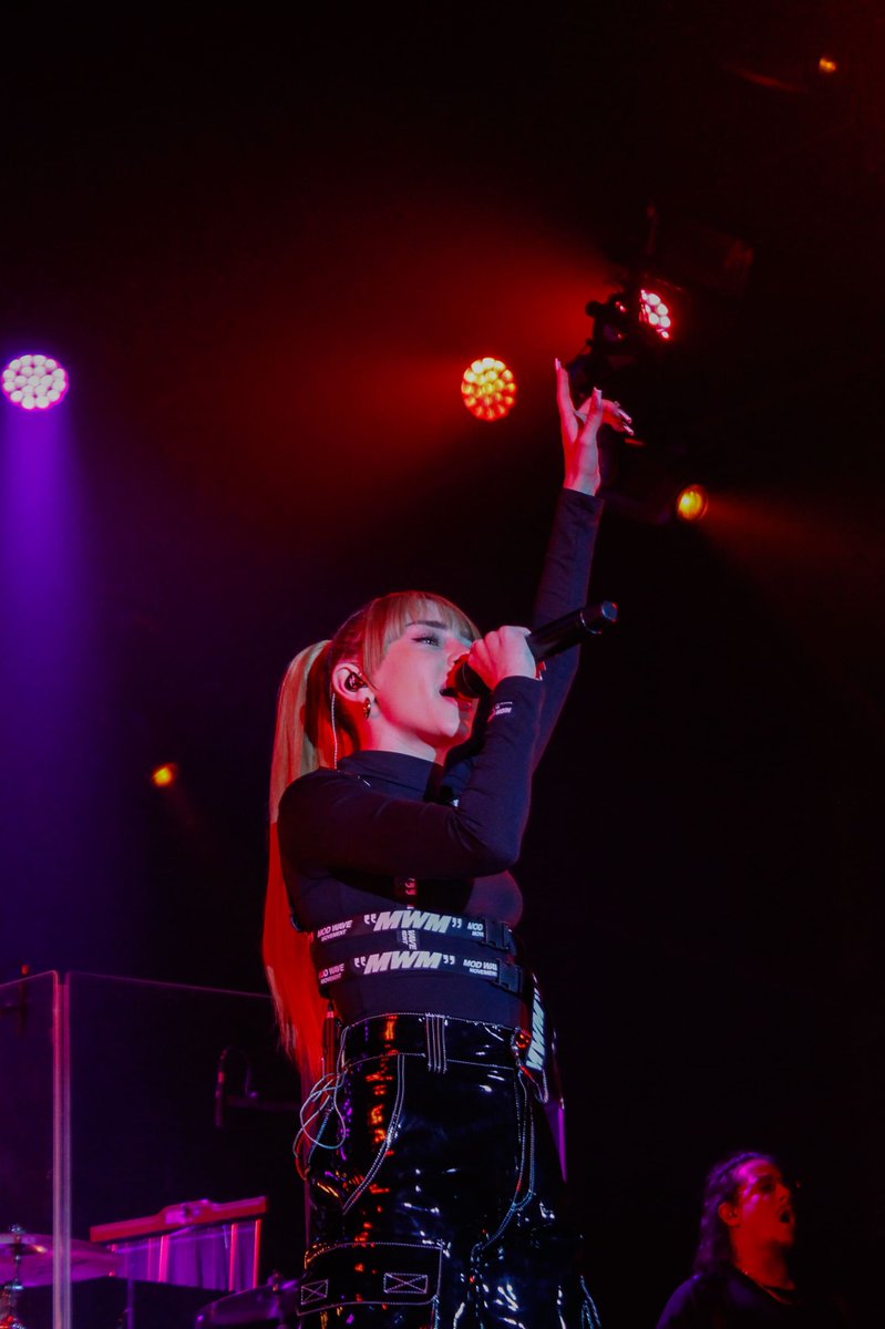 🤩 Algunos de los momentazos que nos dejó anoche #NickiNicole en el conciertazo que dió en 'El Invernadero' de Madrid.

📸 <a href="/Martamnz10/">Marta Muñoz</a>