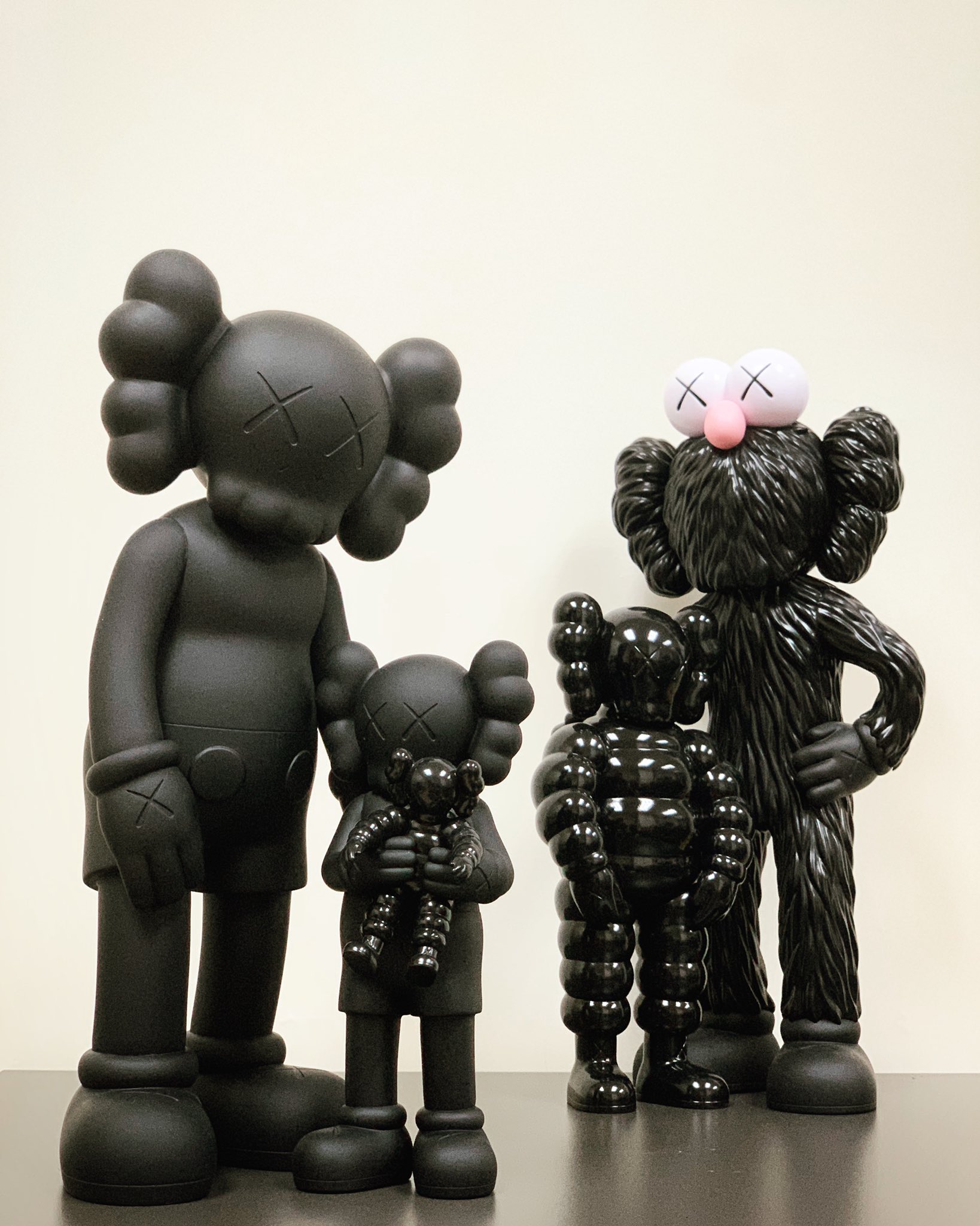 ダークブラウン 茶色 KAWS time off black medicom toy カウズ タイム