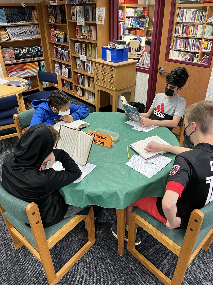 MrsReynoldsRV's tweet photo. 6th graders trying out some new books! I even got a few students to check some of them out 😉 #librarianwin #RVESlibrary https://t.co/hzKuujzsMp