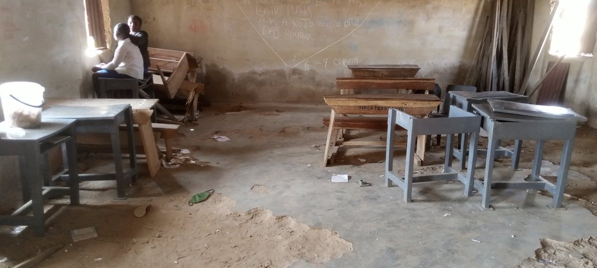 Plateausdgs's tweet photo. Plateau SDGs Coordinator, Hon. Samuel Damla currently mobilizing communities across LGAs in the State for a round of SDGs projects in Health, Education and Water. All projects to be Equipped with modern materials. https://t.co/4fX9DdjtrK