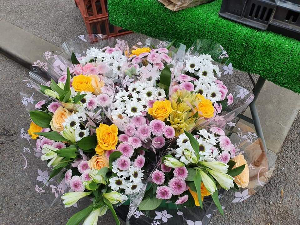 buxtonmarkets's tweet photo. The weather is behaving itself, we'll be back tomorrow. Back after the winter break - Shane's flowers and plants, Heavenly Curries' bahjis and samosas. Plus fresh fruit &amp; veg, fresh meat, ladies clothing, bath products and incense, rugs, garden stands, car accessories and more. https://t.co/EtG7U4xYnZ