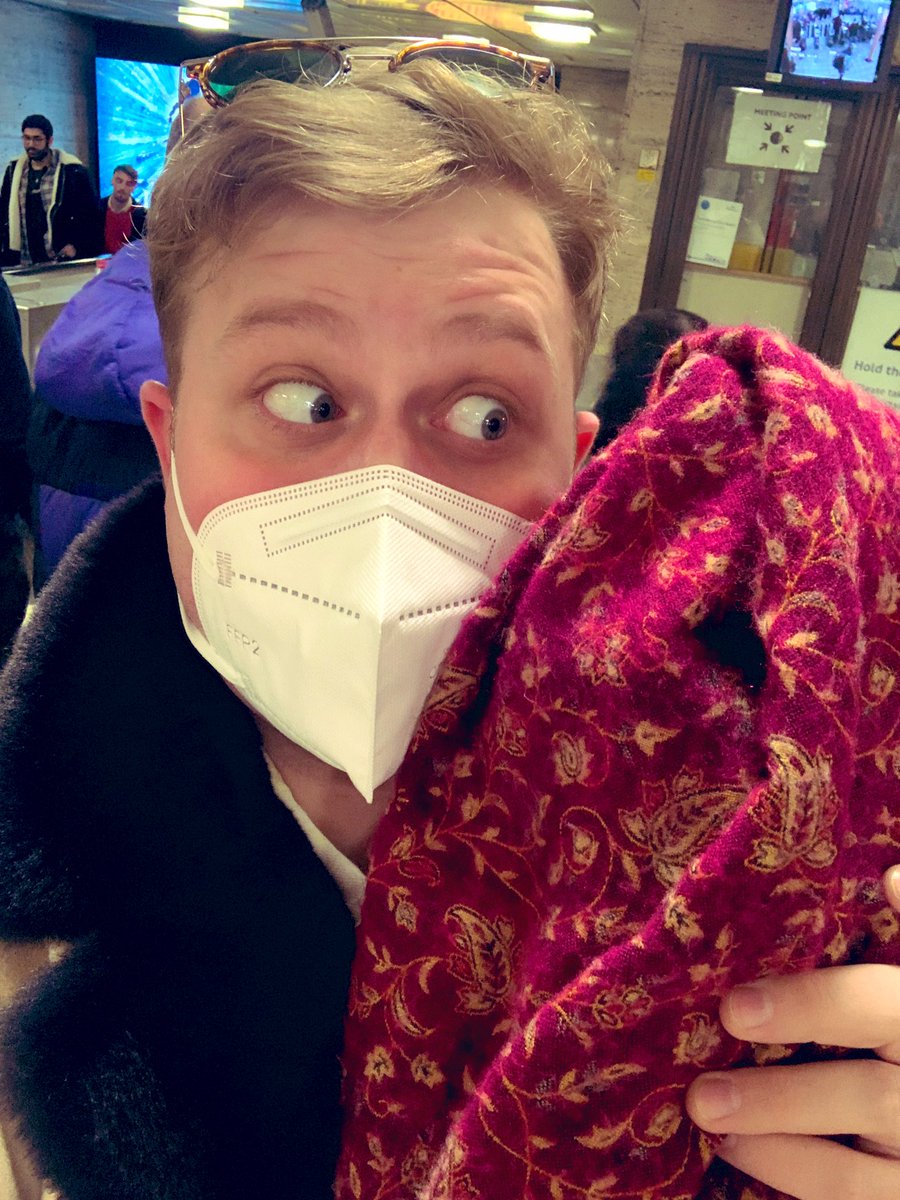 Oscar_C_M_'s tweet photo. I left my pink Mongolian yak’s wool scarf on the pissing Piccadilly Line! I was about to dissolve into tears when I realised I could jump on the faster Victoria Line and chase it. Dear reader, I found her. 😭❤️🙏🏼 x https://t.co/M9sykFc7qx