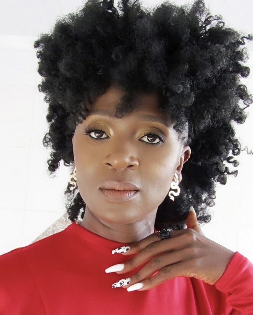 CapricornFM's tweet photo. Actress and Fashion Designer, Shoki Mmola who plays Ma Kunutu on Skeem Saam is joining @mrmajo_AF on the #BreakfastBrew to share what she is currently working on.
NEXT | Listen in and find out what she is having for breakfast. https://t.co/VIARE3b0TS