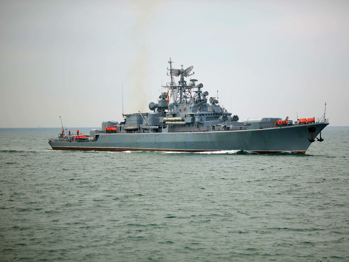 barstoolsports's tweet photo. "Russian Warship, Go Fuck Yourself": Final Words Of 13 Ukrainian Border Guards On Small Island In The Black Sea https://t.co/NLDIXv8M7z https://t.co/45muEZLF36