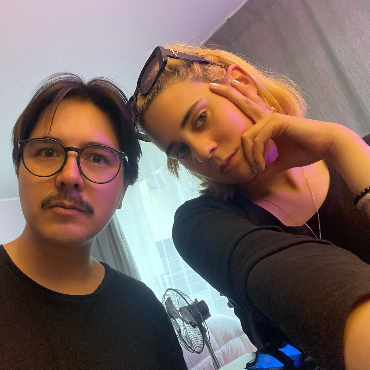 Hoy estaremos tocando en Valparaíso @espacio_warhola junto a <a href="/kaleidoscopeves/">Cabiria</a> 🖤🎹🐬! 

+ info 20h
con <a href="/c_s4rr/">C-S4R</a> y fiesta post show a cargo de <a href="/sofiaoportot/">sofia oportot</a> @djxtralarge y <a href="/rrreluz/">reluz</a> 🎶