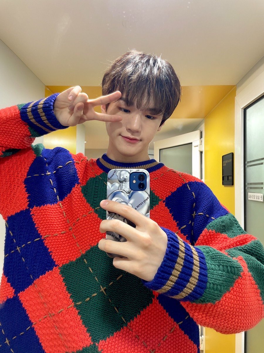 BainFranceJustB's tweet image. * TWITTER : 25/02/2022 *

"[#Bain] Only B, comment s'est passé votre journée ?❤️💛💙🧡💚 #CEVJ
#comment_était_votre_journée"

#Ju 

#JUSTB #저스트비
#Bain #송병희 

© &amp;gt; @JUSTB_twt