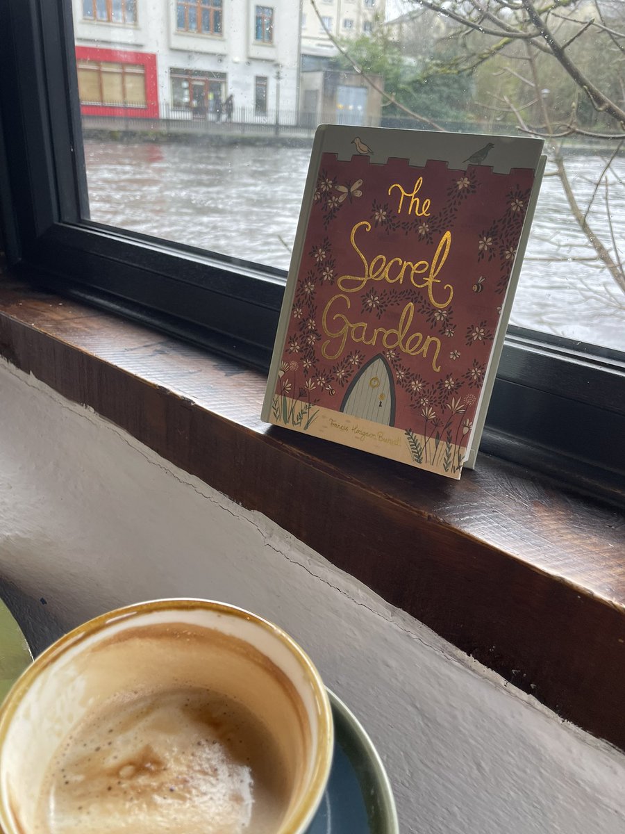 NWCultureGal's tweet photo. Taking time to #SqueezeInARead on way home to Donegal today. Coffee and a read in Boyle at #gatelodge 📚
@LibrariesIre
@DonegalLibrary
@creativeirl https://t.co/hYLrtre3nV