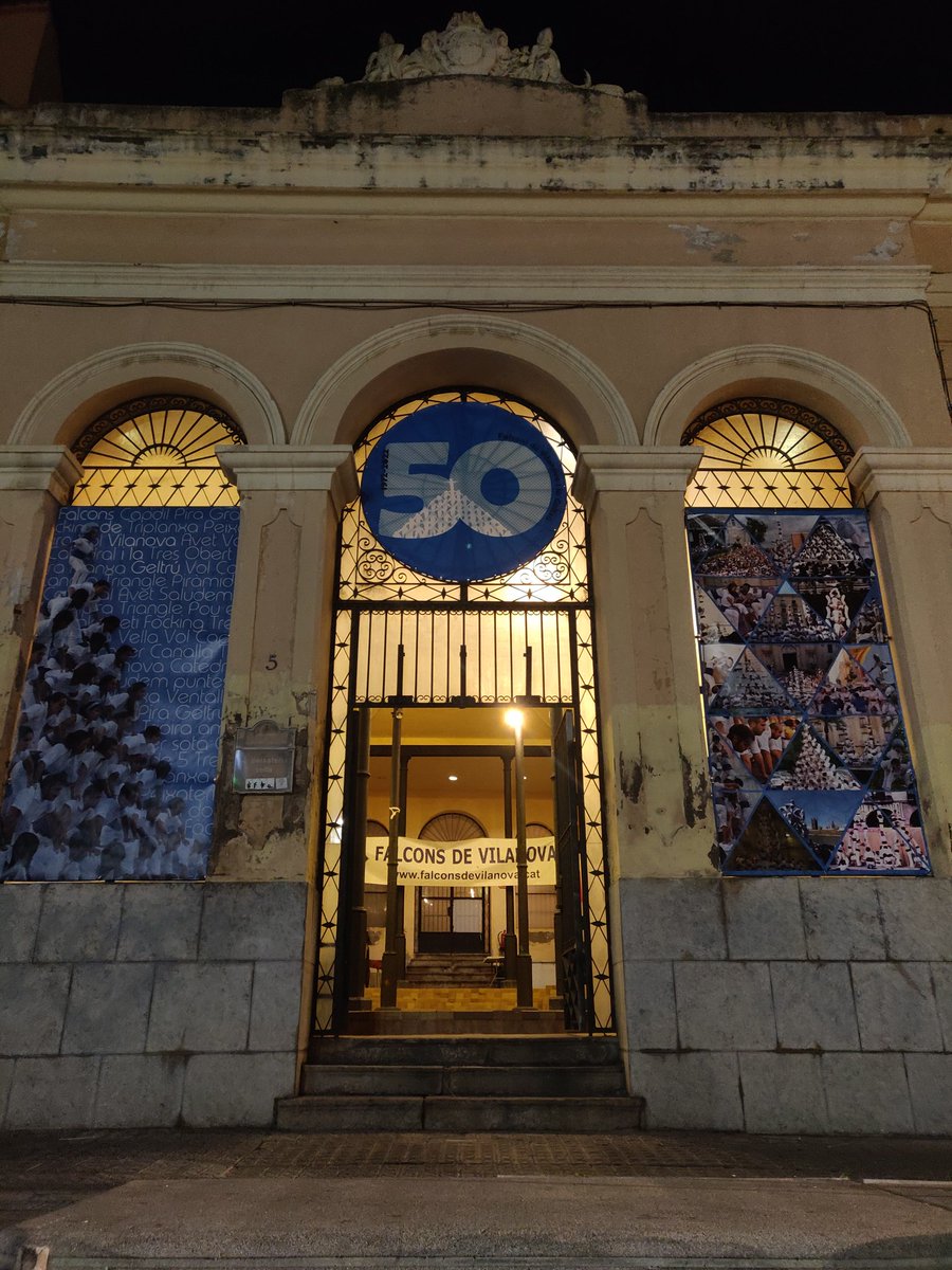 💙 Ja tenim la Peixateria Vella ben guapa 😍

🥳Bon Carnaval i Feliç 50è! 🎂