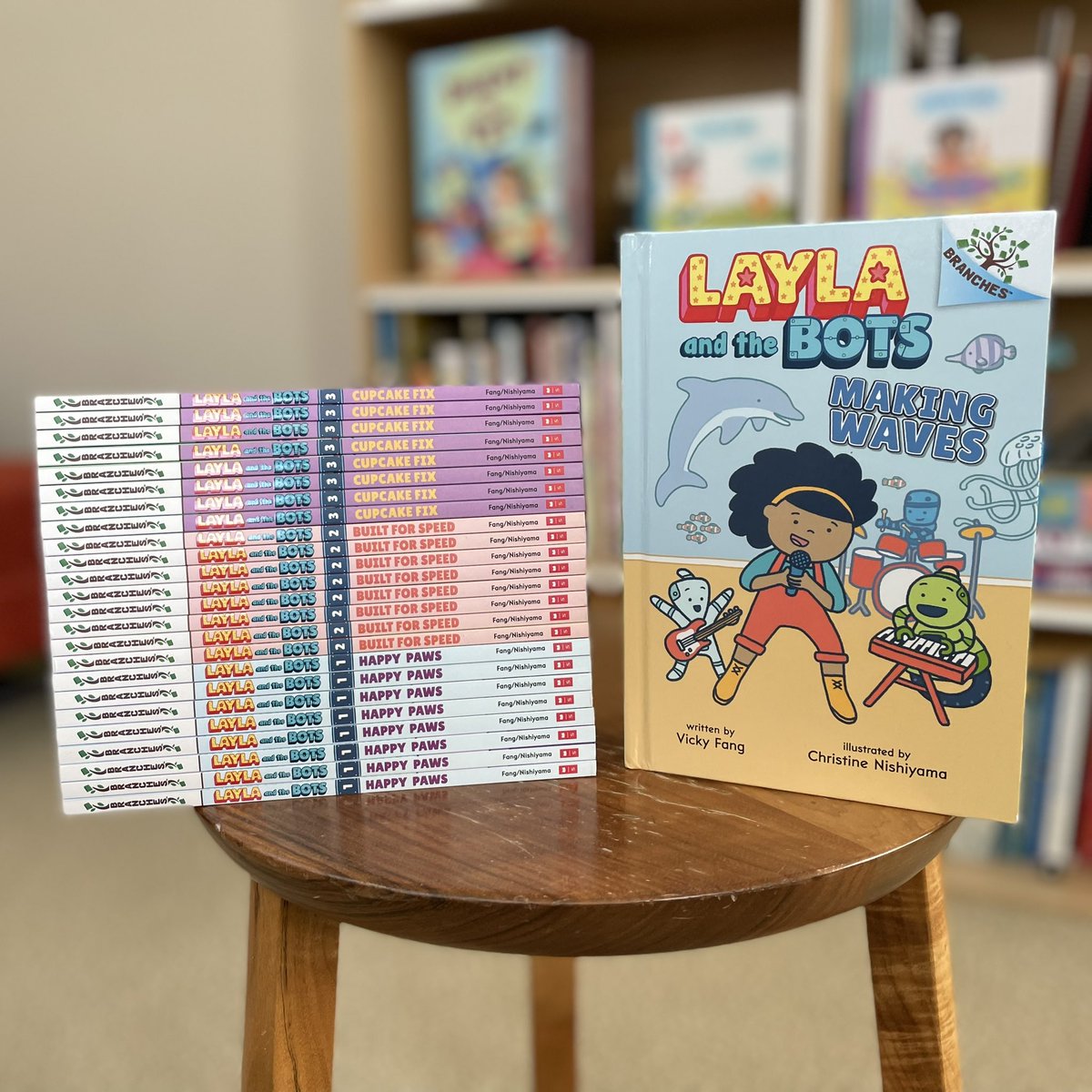 fangmous's tweet image. It’s a #giveaway to celebrate the 3/1 launch of MAKING WAVES! Win a classroom set of 25 signed #LaylaAndTheBots books:
• 8x HAPPY PAWS
• 8x BUILT FOR SPEED
• 8x CUPCAKE FIX
• 1x MAKING WAVES (hardcover!)
Follow + RT by 2/28 to enter, bonus entry if you tag a friend 👏☺️