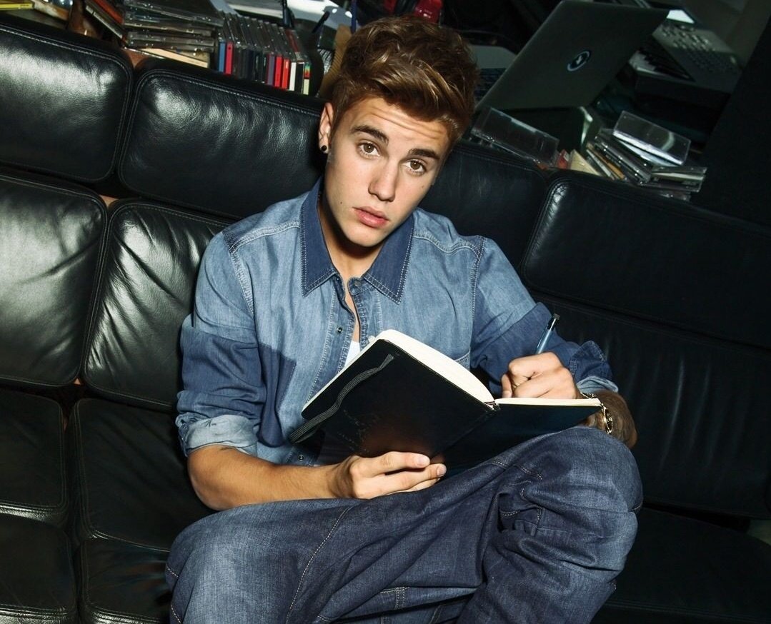 votebybelieber's tweet photo. Retweet and reply to vote! 

I'm voting for #Stay for #TikTokBop at the #iHeartAwards https://t.co/GK94bdQeoG