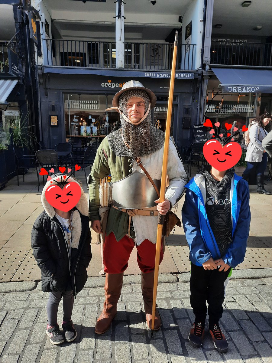 Mrs__VW's tweet photo. Lovely to meet the Medieval Archer in #Chester today. I'm sure their walking tour would've been really interesting too if I could persuade the kids 🙄
#ChesterMedievalTours #MedievalMeetAndGreet https://t.co/2CB8pbc5l7