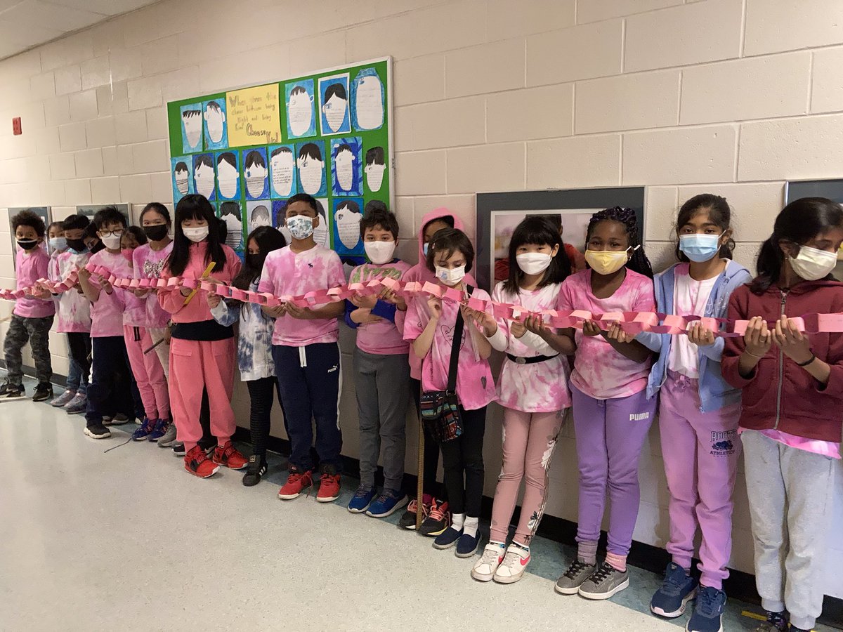 TomLongboatPS's tweet photo. Longboat made a Kindness Chain 8m long to celebrate our #PinkShirtDay promises. Thank you Room 210 for continuing to spread kindness. https://t.co/7hKV0k4tPW